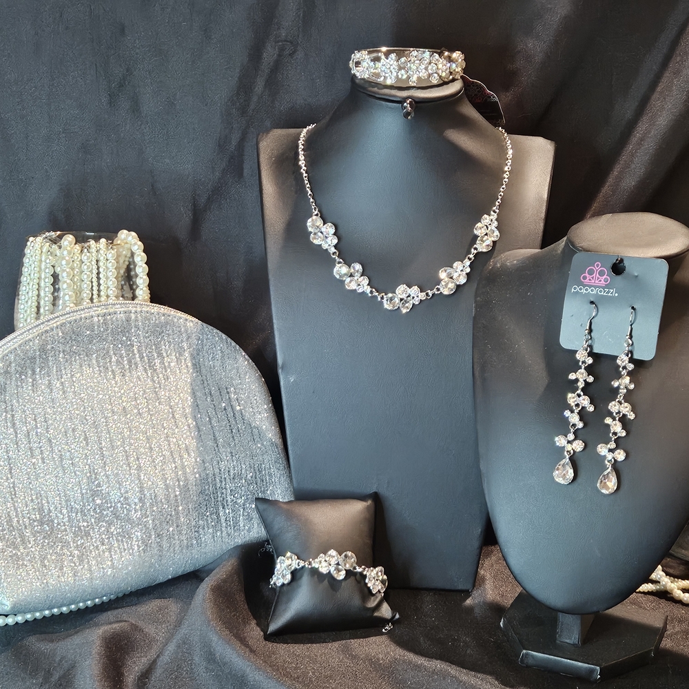 Elegant Silver Jewelry Set with Crystals